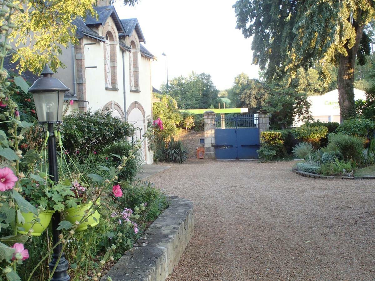 France Petit Château Loué Exterior foto
